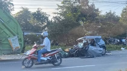 Húc vào đuôi xe chở rác, hai người ngồi trên ô tô con tử vong