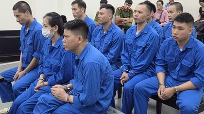 Ba cha con bị phạt hơn 17 năm tù vì màn đánh ghen bằng tuýp sắt và axit