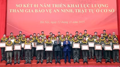 "Bản lĩnh - Mưu trí - Dũng cảm - Mắt sáng - Tai thính - Nhân văn - Vì dân"