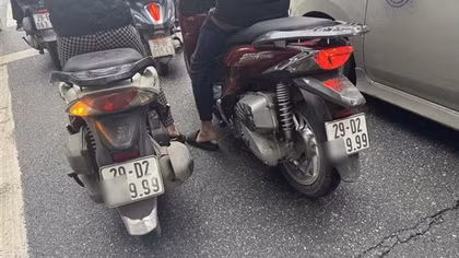 Hé lộ lý do 2 chiếc SH cùng mang biển có "tứ quý 9" trên đường