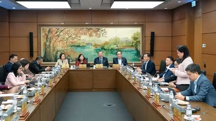 Đại biểu Quốc hội thảo luận sôi nổi, góp ý đa dạng vào Văn kiện Đại hội Đảng XIV