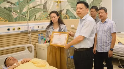 Lãnh đạo Công an TP Hà Nội thăm, động viên CBCS bị thương