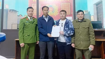 Công an xã đến tận nhà, giúp người dân nhận lại hơn 740 triệu đồng chuyển nhầm