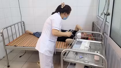 Sở Y tế TP Huế vào cuộc kiểm tra khi nhiều công nhân nhập viện cấp cứu sau bữa ăn