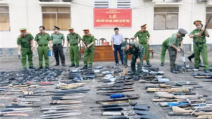 Bạc Liêu tiêu hủy trên 1.300 vũ khí, công cụ hỗ trợ các loại