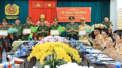 Khen thưởng các đơn vị khám phá chuyên án cưỡng đoạt tài sản