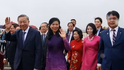 Những hình ảnh đầu tiên của Tổng Bí thư, Chủ tịch nước Tô Lâm và Phu nhân tại Trung Quốc