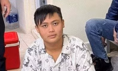 Bắt đối tượng bán tinh dầu thuốc lá điện tử nghi chứa chất ma túy tại cổng trường