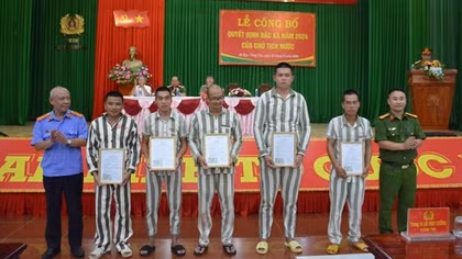 Các trại giam đồng loạt công bố quyết định đặc xá