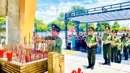 Văn phòng Bộ Công an tổ chức hoạt động về nguồn tại Quảng Trị