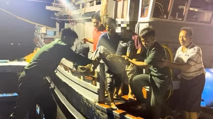 Kịp thời cấp cứu ngư dân bị co giật nguy kịch trên biển