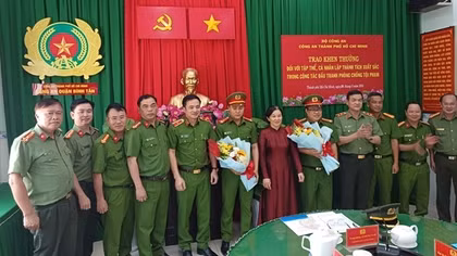 Khen thưởng đơn vị phá vụ án ma túy, thu giữ 8 bánh heroin
