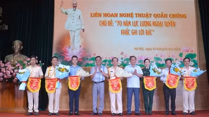 Sôi nổi liên hoan nghệ thuật quần chúng Cục Ngoại tuyến