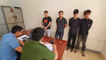 Không chịu uống bia phục vụ khách, nữ tiếp viên karaoke bị bán với giá 20 triệu đồng