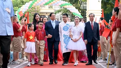 Thủ tướng Phạm Minh Chính dự khai giảng với thầy trò trường PTCS Nguyễn Đình Chiểu