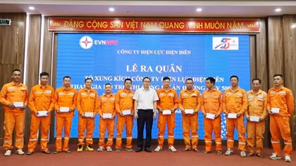 Hơn 300 cán bộ, nhân viên của EVNNPC hỗ trợ thi công Đường dây 500kV mạch 3