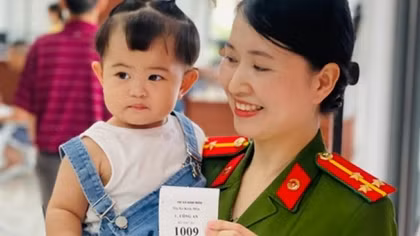Những công dân “nhí” đầu tiên của Hải Dương làm hồ sơ cấp căn cước