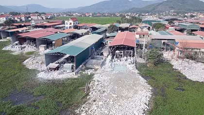 Hàng trăm cơ sở chế tác đá mỹ nghệ thi nhau nhả bụi