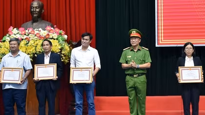 Phóng viên Báo CAND được khen thưởng ngay ngày đầu làm việc sau Tết