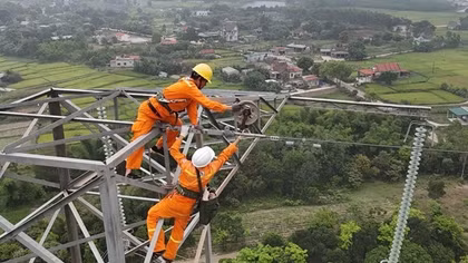 Phơi mình dưới nắng nóng đổ lửa để đưa công trình 500kV mạch 3 về đích
