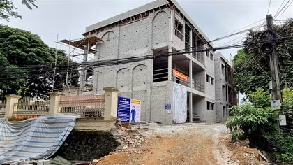 Hà Nội: Đứt cáp vận thang, 10 người thương vong