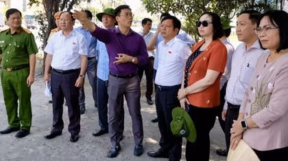 Đoàn giám sát Uỷ ban Thường vụ Quốc hội kiểm tra những bất cập trong vận hành giao thông ở Đồng Nai
