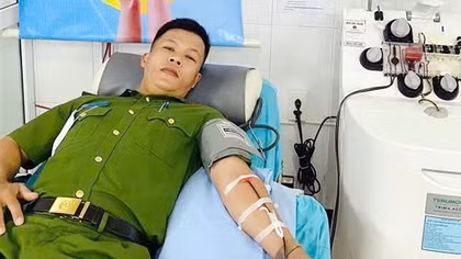 Cán bộ Công an xung kích hiến máu hiếm cứu người