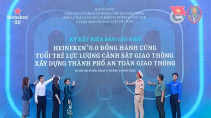 Lan tỏa thói quen uống có trách nhiệm, lựa chọn thức uống 0.0% độ cồn khi lái xe tham gia giao thông dịp cuối năm