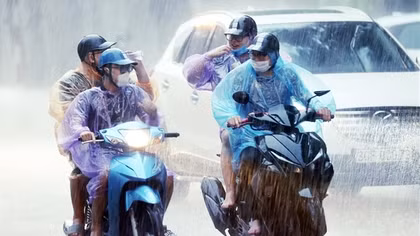 Mưa diện rộng khắp ba miền, Nam Trung Bộ đến Nam Bộ mưa rất to