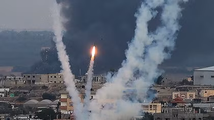 Sau một năm giao tranh, Hamas vẫn phóng được rocket vào Tel Aviv