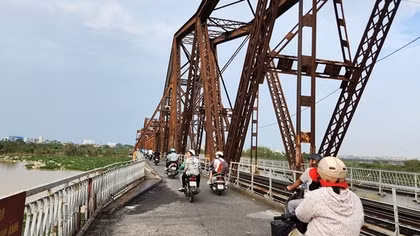 "Điểm danh" hơn 40 cây cầu tại Hà Nội chưa đủ điều kiện lưu thông