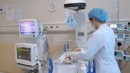 Bé sơ sinh nguy kịch do mắc cúm A kèm rối loạn axít béo