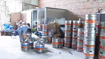 Mua bia hơi ở Thái Bình rồi đóng nắp giả nhãn bia Hà Nội