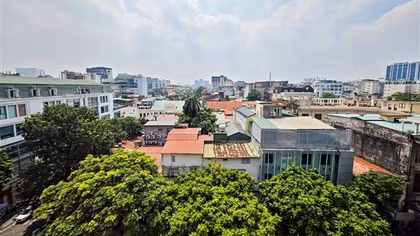Miền Bắc cuối tuần nắng nhẹ, vùng núi và trung du đêm có mưa dông