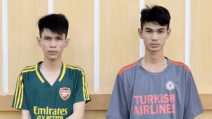 Bị nhắc nhở vi phạm, 2 thanh niên chặn đường chém quản lý công ty