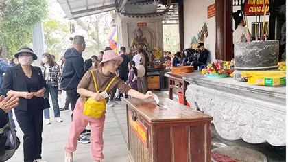 Công đức, giải hạn: Thu bộn tiền (Bài 1)