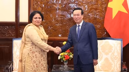 Chủ tịch nước Võ Văn Thưởng tiếp Đại sứ Pakistan Samina Mehtab
