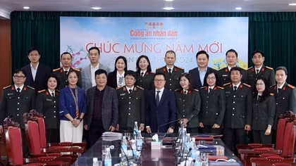 Đồng chí Lê Quốc Minh thăm, chúc Tết Báo CAND