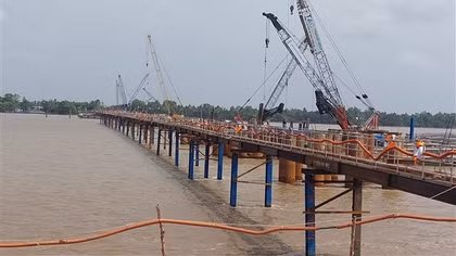 Hối hả trên công trường xây dựng cầu Đại Ngãi, mong đến ngày nối nhịp bờ vui