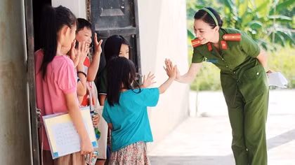 Nữ Thiếu tá Công an và lớp học 0 đồng