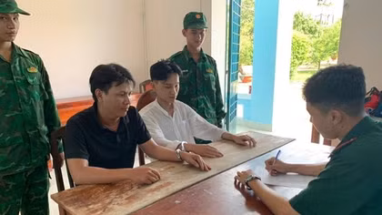 Bắt nhóm đối tượng xuất cảnh trái phép qua Campuchia