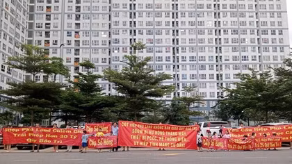 Hàng nghìn cư dân khổ sở vì chủ đầu tư không bàn giao quỹ bảo trì
