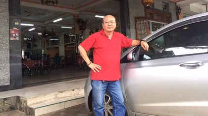 Nhà văn trên từng cây số