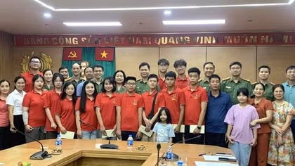 Gặp mặt các cháu con thương binh, con liệt sĩ CAND trước khi tham quan Cộng hòa Belarus