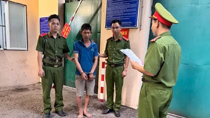 Khởi tố đối tượng chống đối đo nồng độ cồn, dùng dao tấn công Đại úy Công an