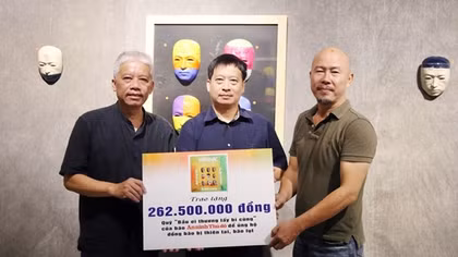 Họa sĩ bán, đấu giá tác phẩm hướng về bà con vùng lũ: Nghệ thuật lan tỏa yêu thương
