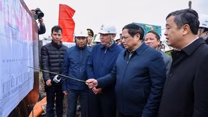 Thủ tướng: Huy động tổng lực, hoàn thành đường dây 500kV mạch 3 nối dài vào tháng 6/2024