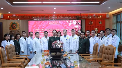 Thứ trưởng Trần Quốc Tỏ kiểm tra công tác ứng trực và chúc Tết một số đơn vị