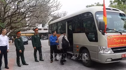 Hỗ trợ sinh viên có hoàn cảnh khó khăn về quê đón Tết