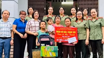 Phụ nữ Công an tỉnh Vĩnh Phúc tiếp tục lan tỏa chương trình "Mẹ đỡ đầu"
